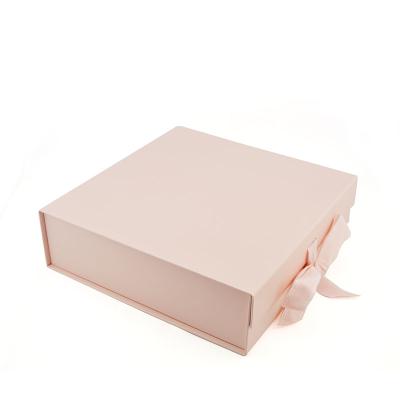 China Cardboard Book Style Gift Packaging Handmade Paper Luxury Magnetic Box for sale