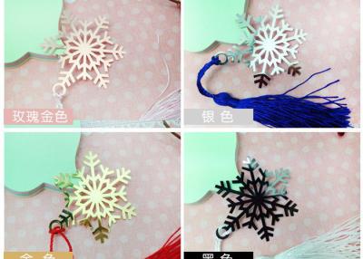 China Custom Snowflake Metal Christmas Ornaments Embossed Business Gift for sale