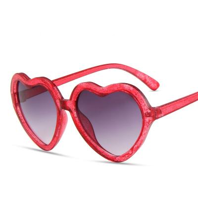 China Hot Selling Fashion Sunglasses Cute Cute Outdoor Party The Big Lovely Shading Oversized Heart Glitter Kids Sunglasses For Eye Protection for sale