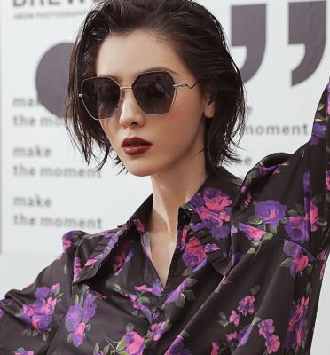 China 100% UV Protection Brand Fashion Luxury Cool PC Pampers Women's Sunglasses Trendy Oversized Lenses for sale