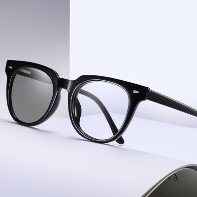 China Factory Wholesale Photochromic Blue Light Blocking Glasses Photochromic Glass UV400 Protect Frames Eyewear for sale