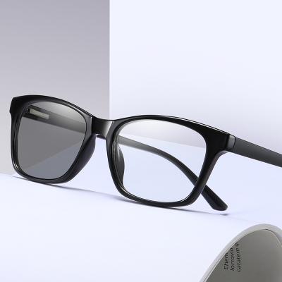 China 15 Years Experience 2020 Newest Wholesales Blocker Blue Rays Photochromic Optical Eyewear UV400 Square Glasses for sale