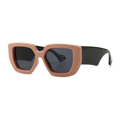 China Modern high quality stylish fashionable oversized retro PC lens low price UV400 sunglasses for ladies ready to ship for sale