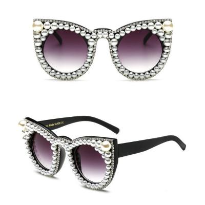 China New Fashion AC Lens Retro Cat Eye Pearl Sunglasses For High Quality Stylish Fashionable Oversized Women Retro Ready To Ship for sale