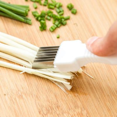 China Minimalist Wuyue Kitchen Instruments, White Onion Cutter, Multifunctional Vegetable Cutter for sale