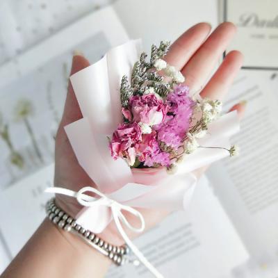 China Mini car bouquet decoration mother's day real flower refrigerator decoration flower wedding gift with hand gift 20210412-1 for sale