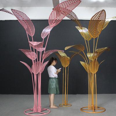 China Iron Banana Leaf Road Guide Wedding Props Wedding Reception Area Decoration T Platform Lifting Road Guide for sale