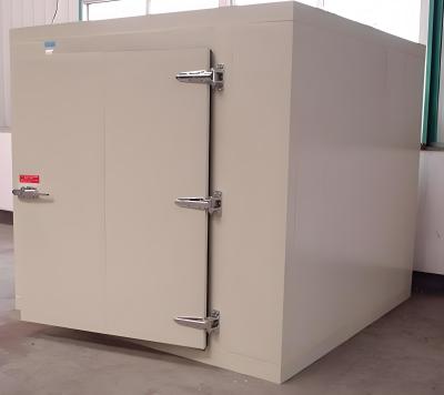 China Polyurethane Foam Mobile Cold Room Cold Storage On Wheels For Perishable Goods for sale