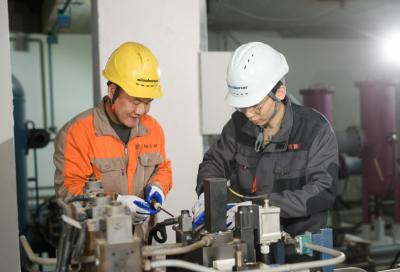 China Verbetering van de versnijpers Service Hoog snelheid Volledig hydraulisch met elektrisch besturingssysteem Te koop