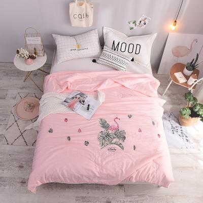 China Soft Custom 100% Printed Summer Quilt Whole Filler Washable Eco-friend Cotton Embroidery Microfiber Fabric Pattern for sale