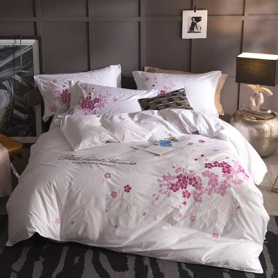 China Nondisposable 100% Combed Cotton Artificial Embroidery Multiple Design Can Be Used To OEM 40S 133*72 Fabric Bedding Set for sale