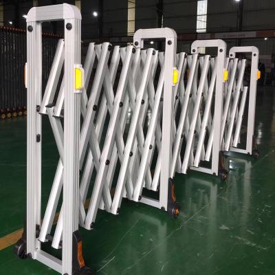 China Movable Highway W Beam Guardrail Portable Safety Accordion Fence Expandable Safety Barrier for sale