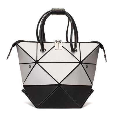 China 2020 Fashion Hotsale Geometric Bag Women Tote Quilted Shoulder Bags Laser Plain Folding Large Capacity Handbags 2020 for sale