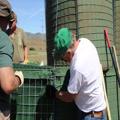 China Hesco que solda 76.2*76.2 Mesh Army Barriers à venda