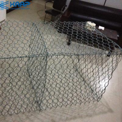 China Geweven Hexagonaal Gat 2.0mm Gegalvaniseerde Gabion-Mandenkooi voor Stenen Te koop