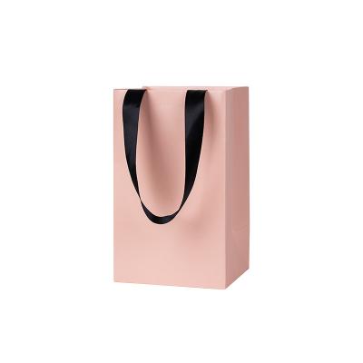 China Recyclable Customized Shopping High End Portable Paper Garments Gifts Bags for sale