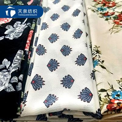 China Antistatic cheap printed china polyester cotton seersucker fabric stocklots for sale