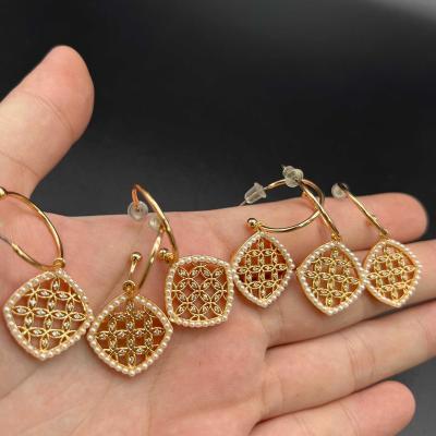 China Wholesale New Fashion Round Diamond Cutout Ladies Dubai Gold Single Copper Earrings CLASSIC for sale