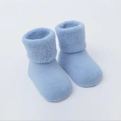 China QUICK DRY Kids Line Non Slip Dots Socks Silicon Anti Slip Stockings Grip Baby Crew Slipper Slippers for sale