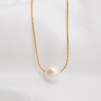 China New Custom Women's Gothic Baroque Freshwater Pearl Wedding Gold Long Chain Pendant Necklace for sale