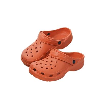 China Factory Direct Anti-Slippery Shoes Scrub Brush Nursing Clogs Hospital Nurses Clogs for sale