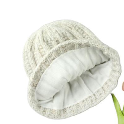 China COMMON White Winter Hats Knitted Custom Hats Women for sale