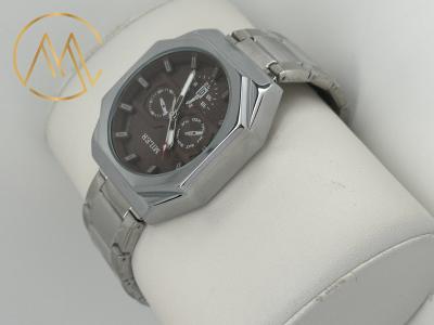 Chine Les femmes de luxe mode cadeau décontracté montres de quartz pour femmes montre homme courroie en cuir montres de poignet de sport à vendre