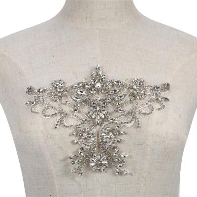 China Viable Luxury Silver Metal Rhinestone Applique Rhinestone Crystal Embellishments ab Sew On Bling Rhinestone Applique For Dress RM358 for sale