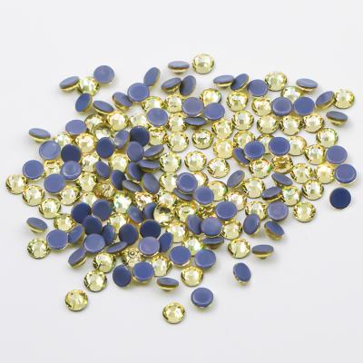 China Newest Design Colorful Hot Fix Shinning Glass Rhinestone SS6 - SS39 For Nail Art Flat Back Rhinestones en venta