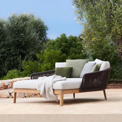 China Modern Modern Style All Weather Rope Outdoor Daybed With Comfortable Cushion And Pillows for sale