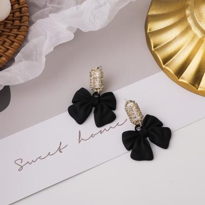 China New Trendy Korean Black Women's Spray Paint Alloy Arc Zircon Drop Earrings EH21062 2022 Fashion Jewelry Aretes for sale