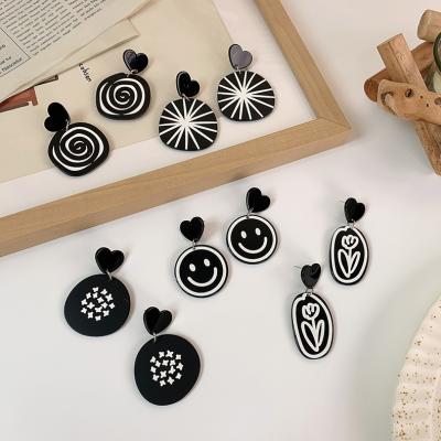 China New Arrival EH21057 Black White Flower FASHIONABLE Smile Acrylic Drop Earrings Women Shape Lady Jewelry Wholesale 2022 for sale