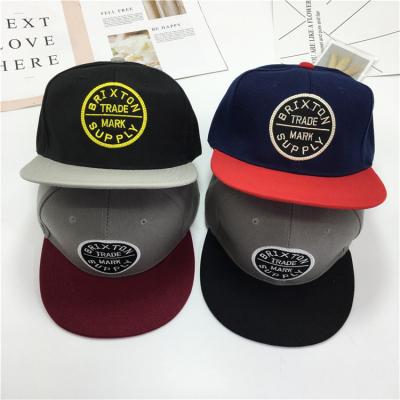 China COMMON Bill/Brim Baseball Cap Snapback Hat Cotton Hip Hop Flat Hat, Contrast Color Snapback Hats for sale