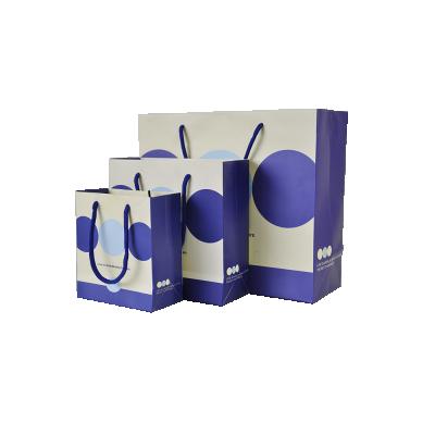 China Custom Recycled Materials Gift Paper Packaging Bag With Logo Printing for sale