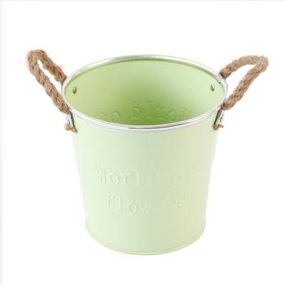 China New CLASSIC Room Decoration Flower Bucket Home Wall Metal Flower Bucket With Rope Hanging Flower Pot for sale