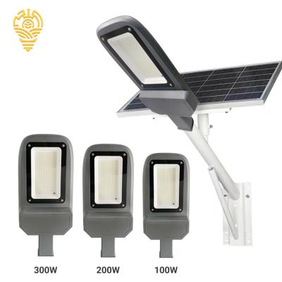 China High Efficiency Street Light Ip65 200 300 Smd2835 100 Watts Lightweight Outdoor Waterproof Remote Control Die Cast Aluminum Led Solar Street Light for sale