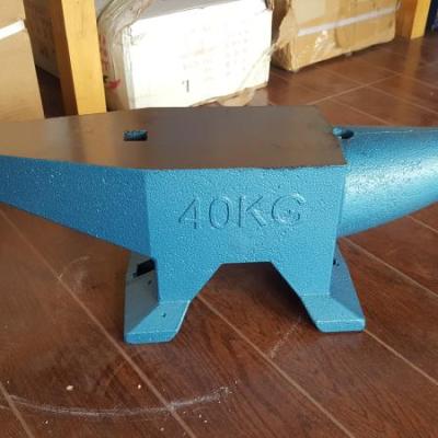 China Cheap Cast Iron Equipment China Foundry Anvil With Horn For Blacksmith , Adjustable Iron Anvil for sale