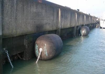 China 100 de rubber Maritieme Stootkussens met Vliegtuigenband ketenen Netto 50kpa Te koop