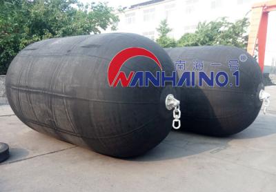 China Yokohama Type Rubber Boat Fender Pneumatic Marine Fenders In Black for sale