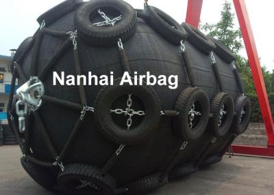 China Black Pneumatic Large Boat Fenders , Floating Dock Marine Rubber Fender for sale