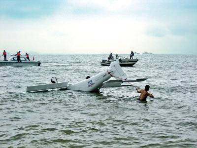 Chine Airbags en caoutchouc noirs/pontons de récupération en mer pour le sauvetage de l'avion à vendre