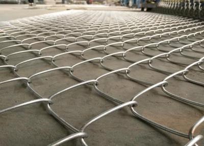 Cina Recinto galvanizzato immerso caldo Mesh del collegamento a catena 2.0-4.8mm per il campo di sport in vendita