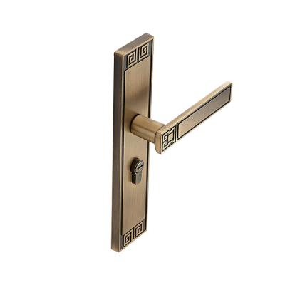 China Free sample modern cheap high quality elegant design piece zinc alloy door handle with lock for sale