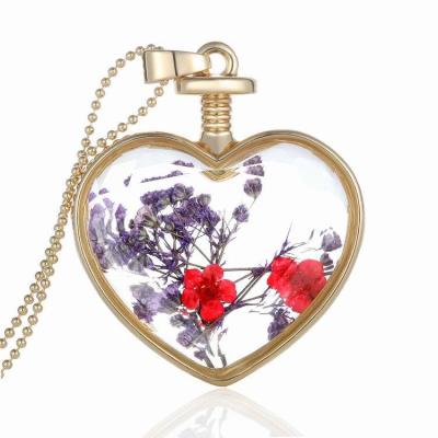 China FASHIONABLE Amazon Wish Hot Sale Resin Preserved Flower Necklace Fashion Jewelry Heart Shape Necklace for sale