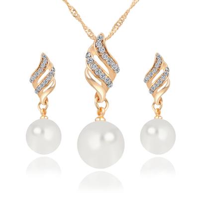 China Best Selling CLASSIC Fine Bridal Jewelry Set Pearl Necklace And Earring Sets With Diamond for sale