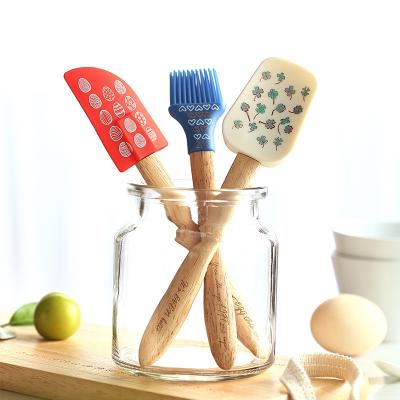 China Viable Heat Resistant Nonstick Cake Silicone Pastry Spatula Oil Brush Kitchen Cookware Food Baking Scraper for sale