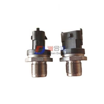 China Garment shops fuel injector pressure sensor 0281006166 for deutz engine for sale