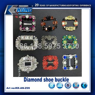 Cina Diamond Decorative Shoe Making Accessories inarca il materiale del PE multicolore in vendita