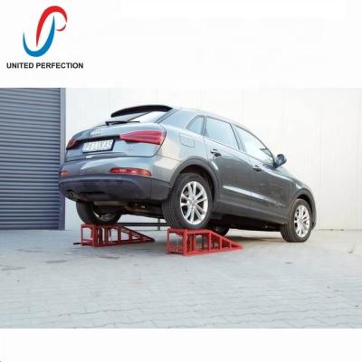 China Hydraulic Car Ramp Safety March Expo Steel Car Ramp Adjustable Portable Ram 2ton Ramp On Sale for sale