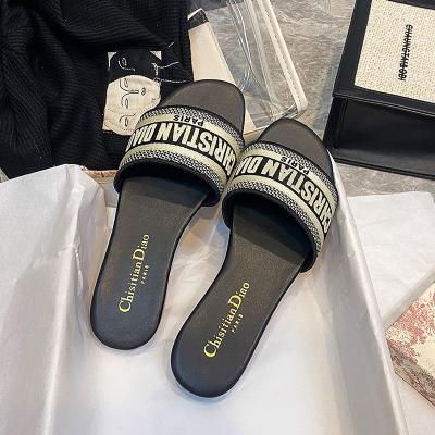 China Fashion Trend Outdoor  women's Slides Slippers  available Customized Party  Shoes  Cheapest Designer Slippers fashion Lady slide slipper for sale